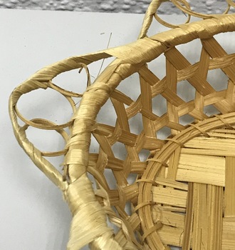 833131 Фруктовница овальная с краями в виде фестон